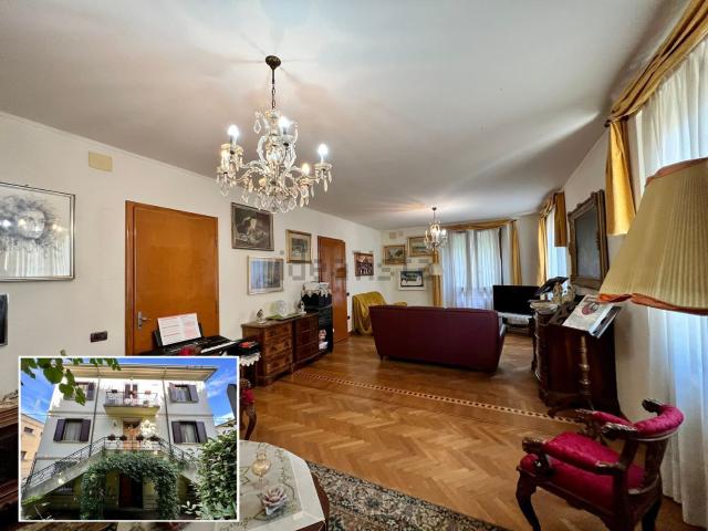 Case e ville in vendita di 489 m² in Corso della repubblica, 6