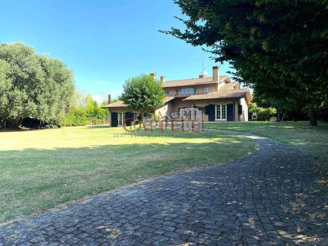 Case e ville in vendita di 490 m²