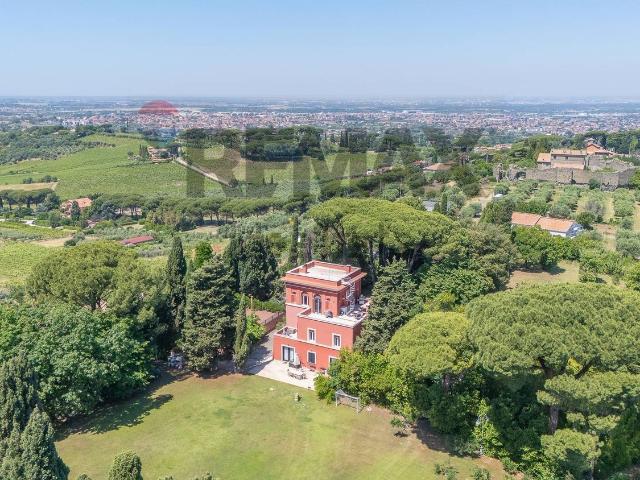 Case e ville in vendita di 490 m² in Via Anagnina, 31