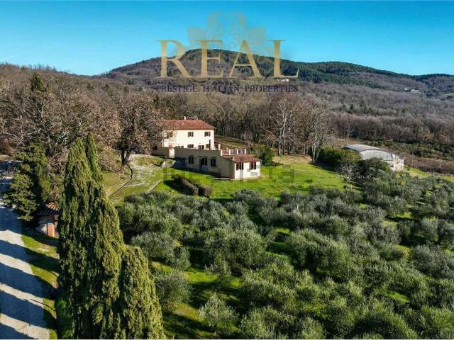 Case e ville in vendita di 490 m² in Via di Spazzavento