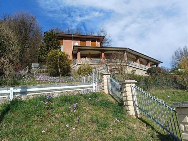 Case e ville in vendita di 490 m² in Via Lavino, 327