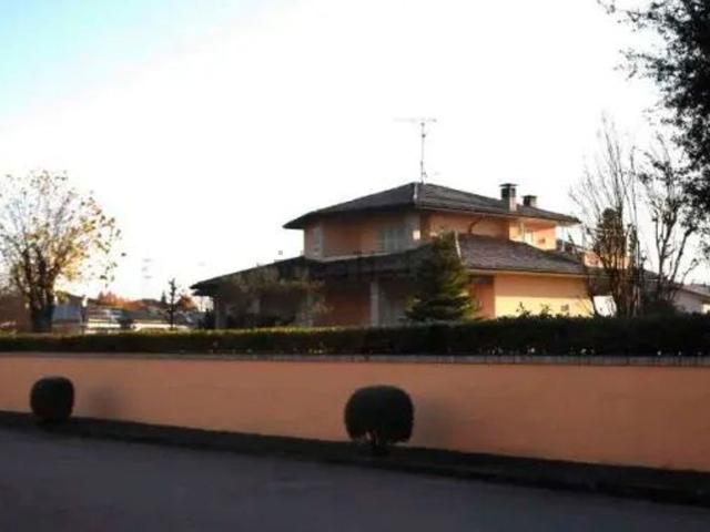 Case e ville in vendita di 490 m² in Via Pescara, 15