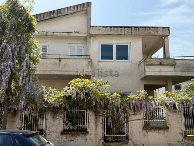 Case e ville in vendita di 490 m² in Via Reverendo Accardi, 8