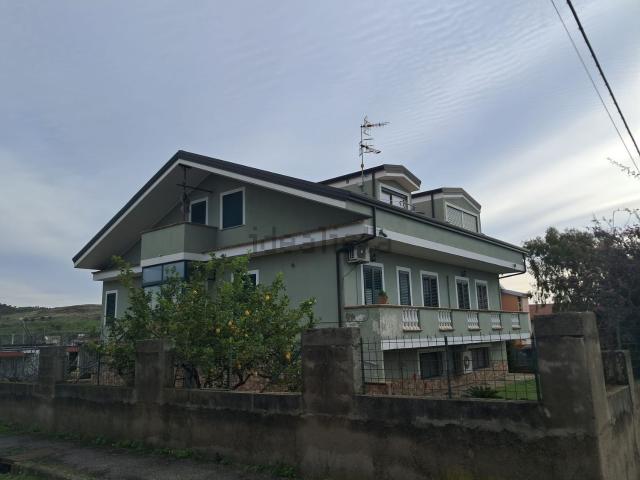Case e ville in vendita di 490 m² in Viale Calabricata
