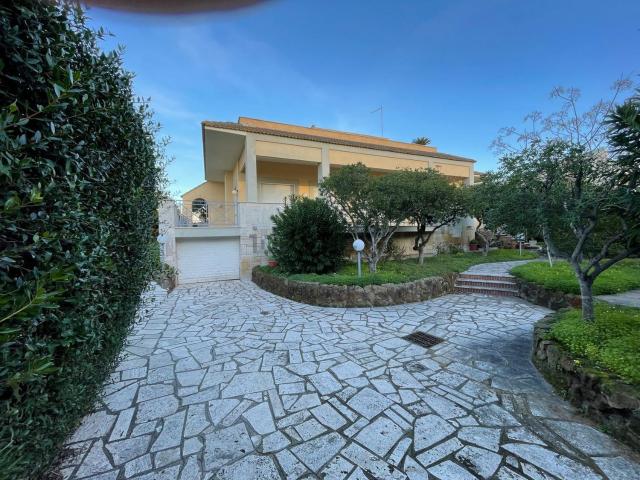 Case e ville in vendita di 491 m² in Lungomare Celeste