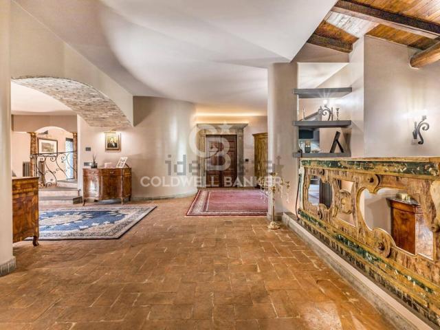Case e ville in vendita di 494 m² in Strada Cassia Sud
