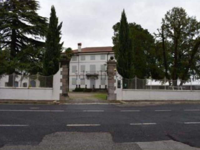 Case e ville in vendita di 496 m² in Via Dante Alighieri