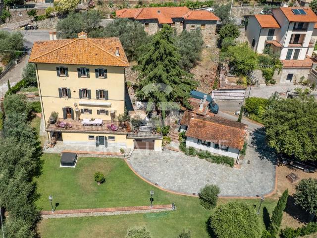 Case e ville in vendita di 496 m² in Via del Cassero