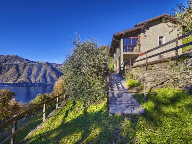 Case e ville in vendita di 496 m² in Località Ronco