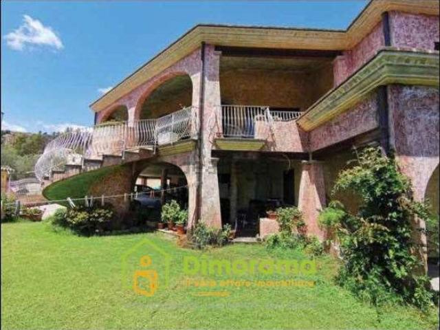 Case e ville in vendita di 498 m² in Via L. Ariosto