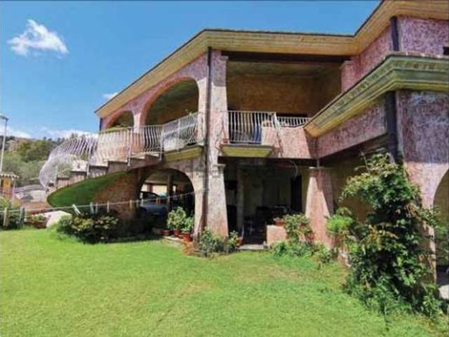 Case e ville in vendita di 498 m² in Via L. Ariosto