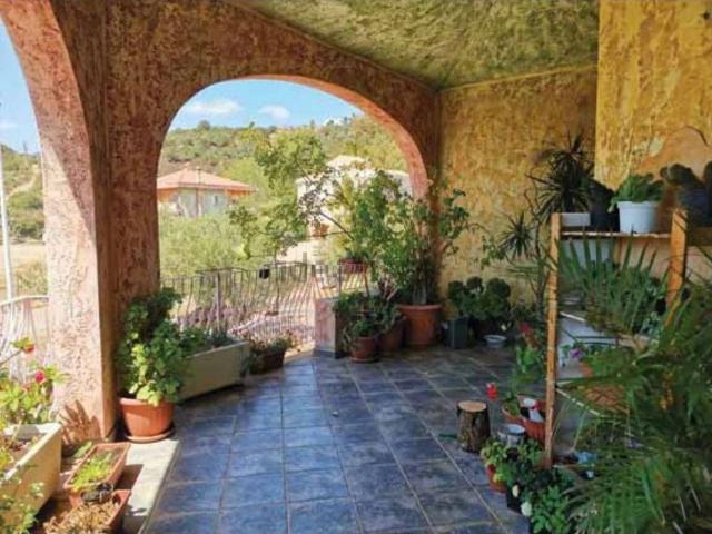 Case e ville in vendita di 498 m² in Via L. Ariosto