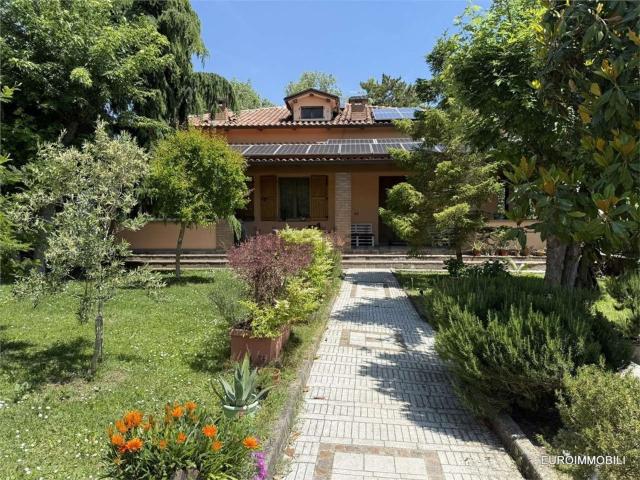 Case e ville in vendita di 500 m² in Via 24 Maggio
