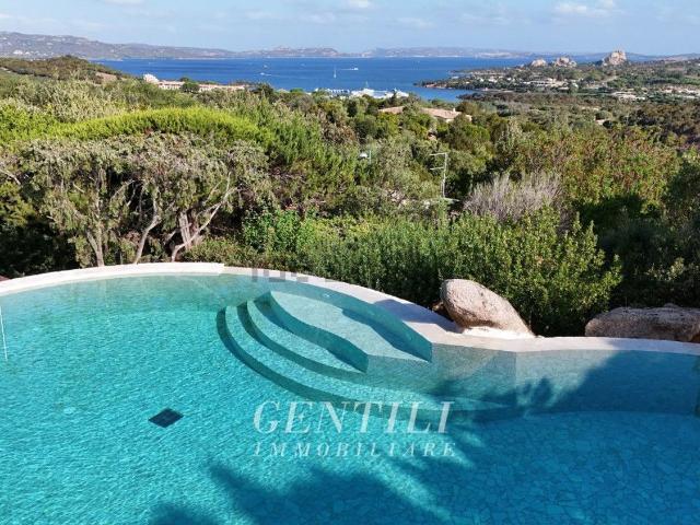 Case e ville in vendita di 500 m² in Via Cala Bitta