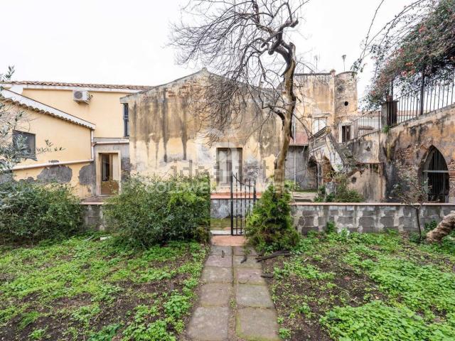 Case e ville in vendita di 500 m² in Via Carpinati, 82