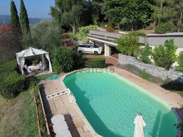 Case e ville in vendita di 500 m² in Via Case Rosse