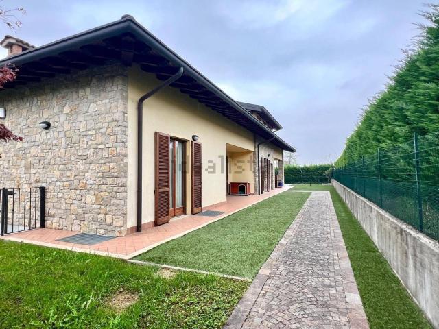 Case e ville in vendita di 500 m² in Via Alessandro Pertini