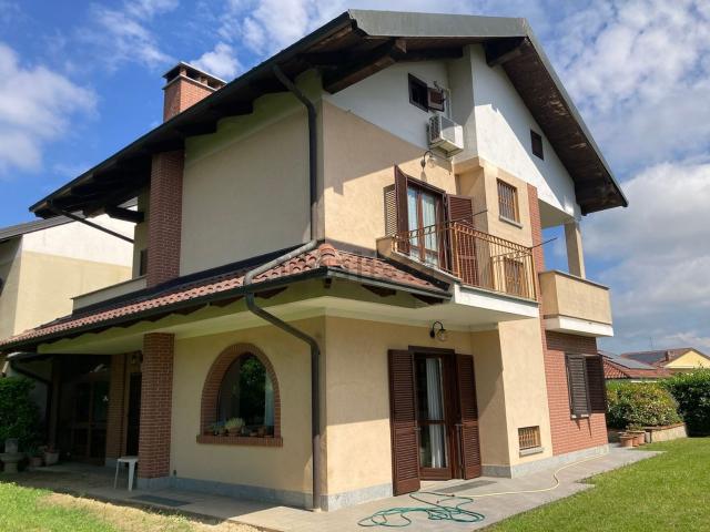 Case e ville in vendita di 500 m² in Via Boves