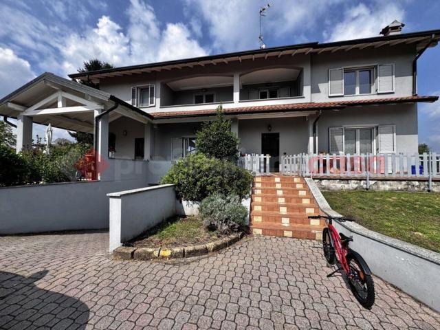 Case e ville in vendita di 500 m² in Via Beati
