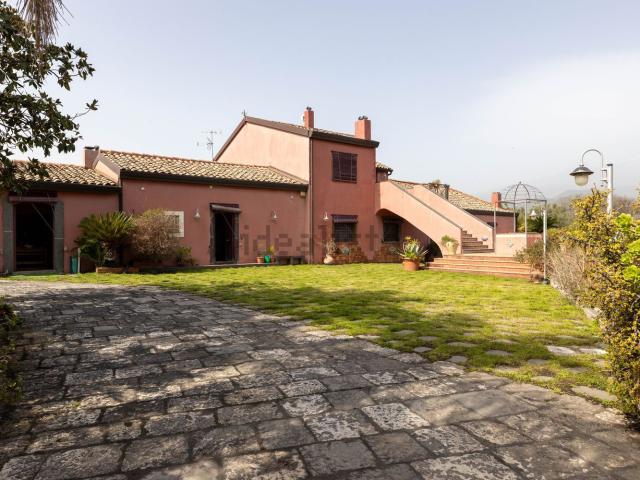 Case e ville in vendita di 500 m² in Via Goffredo Mameli, 22