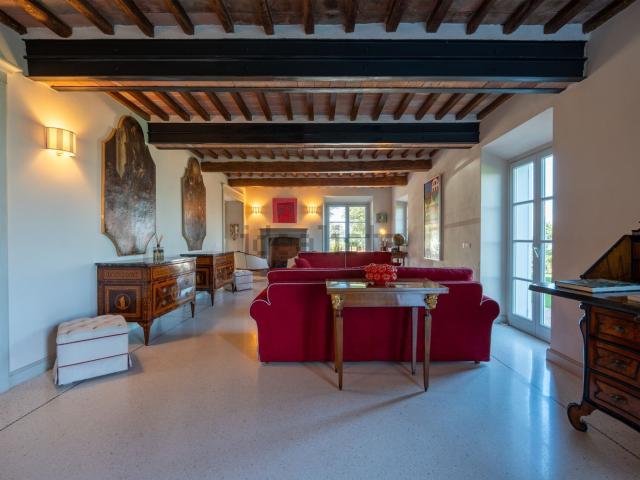 Case e ville in vendita di 500 m² in Via Giorgio Byron, 52