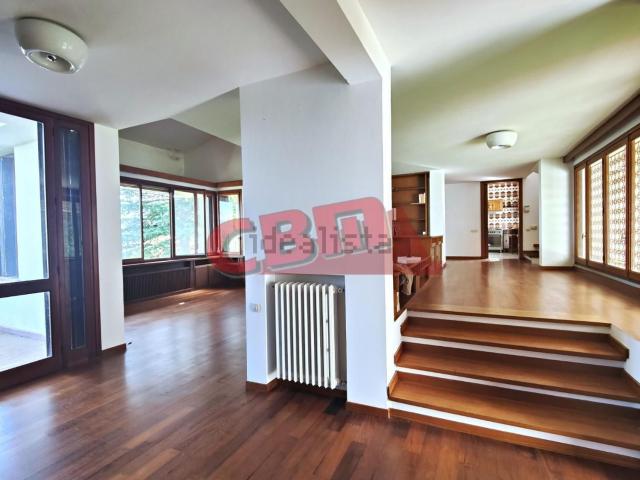 Case e ville in vendita di 500 m² in Via Giovanni XXIII