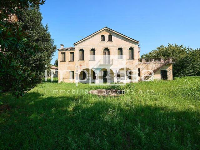 Case e ville in vendita di 500 m² in Via Guglielmo Marconi