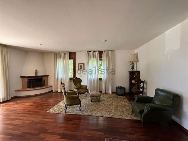 Case e ville in vendita di 500 m² in Via dei Sandron, 1