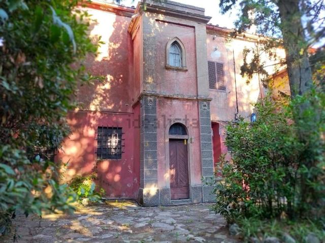 Case e ville in vendita di 500 m² in Via del Castellaccio