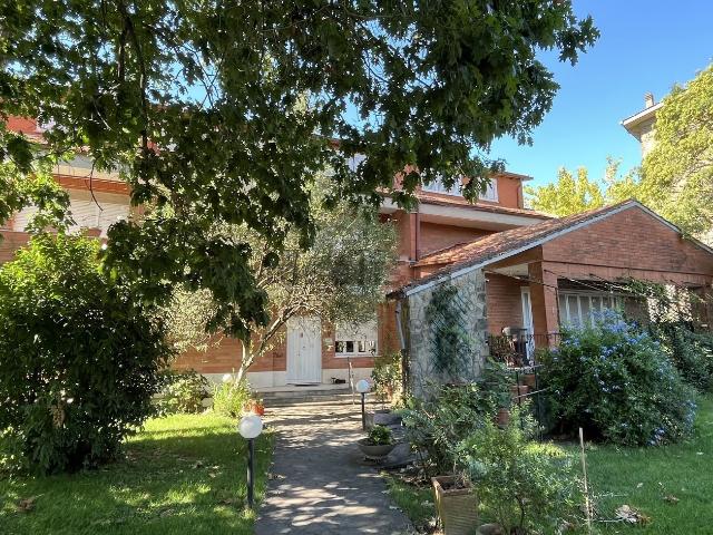 Case e ville in vendita di 500 m² in Via dell&apos Isola Farnese
