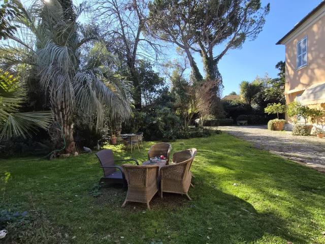 Case e ville in vendita di 500 m² in Via delle Mimose