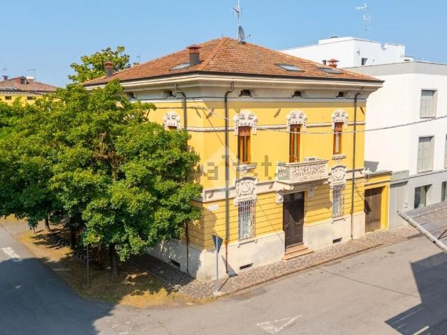 Case e ville in vendita di 500 m² in Via Demos Malavasi, 1