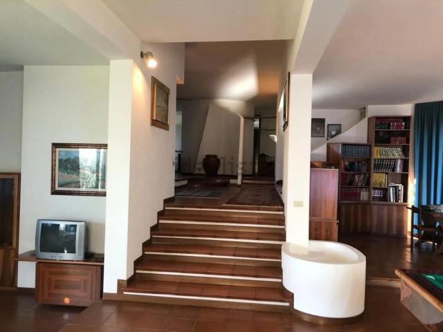 Case e ville in vendita di 500 m² in Via di Gragnano
