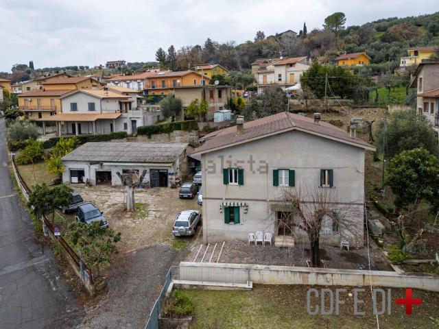 Case e ville in vendita di 500 m² in Via di vittorio
