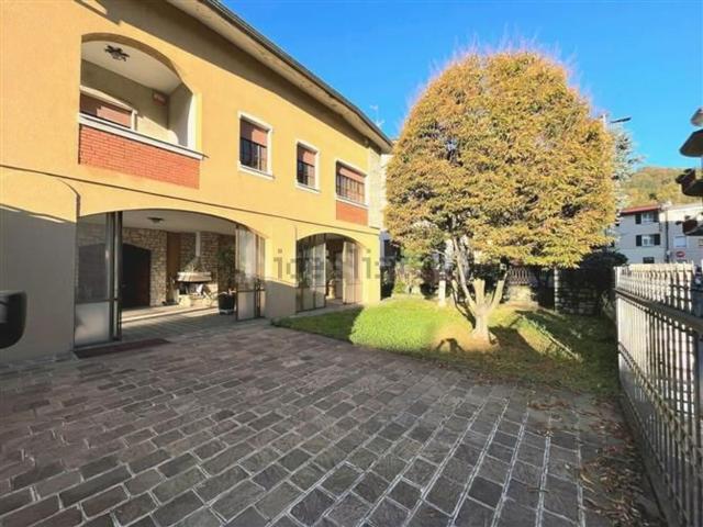 Case e ville in vendita di 500 m² in Via E. Fermi