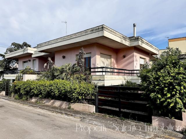 Case e ville in vendita di 500 m² in Via Emilia, 30