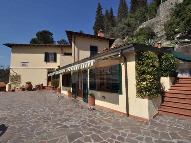 Case e ville in vendita di 500 m² in Via Montebuoni, 87
