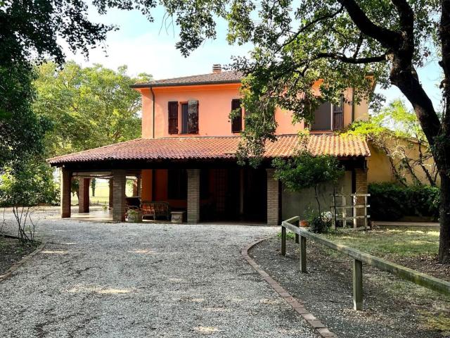 Case e ville in vendita di 500 m² in Via Mandriole