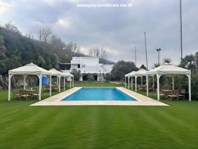 Case e ville in vendita di 500 m² in Via Marini Boschetto Pianura, 5