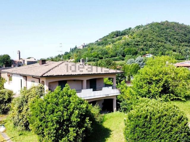 Case e ville in vendita di 500 m² in Via Martinengo Cesaresco, 29