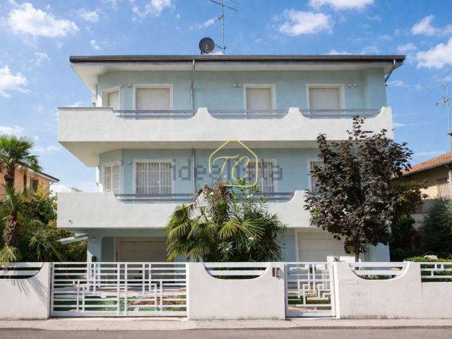 Case e ville in vendita di 500 m² in Via Milazzo
