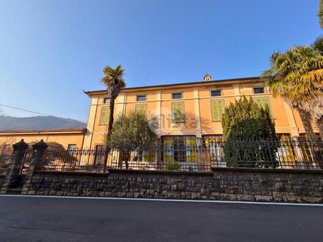 Case e ville in vendita di 500 m² in Via Solarolo, 39
