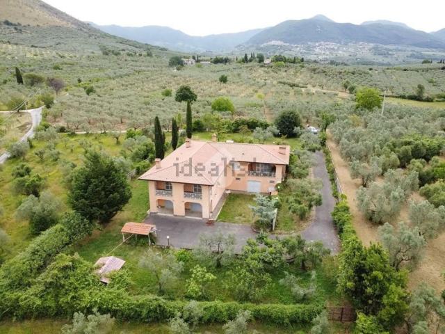 Case e ville in vendita di 500 m² in Via Salaria Vecchia, 20