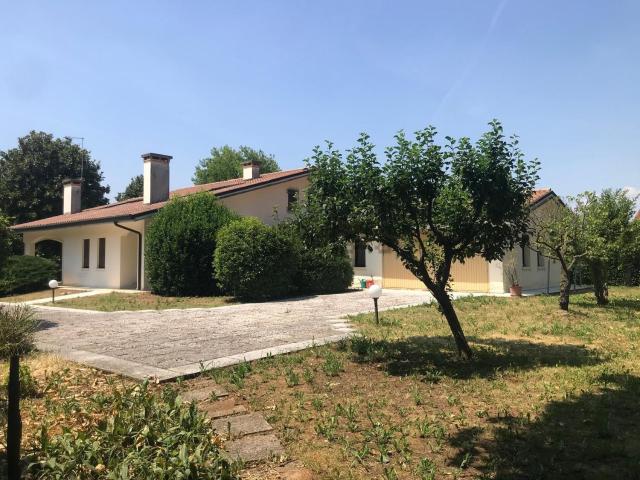 Case e ville in vendita di 500 m² in Via Sant&apos  Andrea