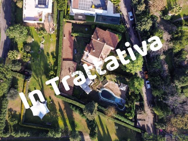 Case e ville in vendita di 500 m² in Via Sirmione