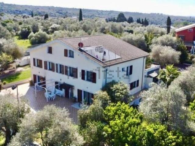 Case e ville in vendita di 500 m² in Via Padre Costantino Devilla