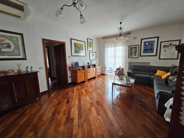 Case e ville in vendita di 500 m² in Via Pellicciardi, 10