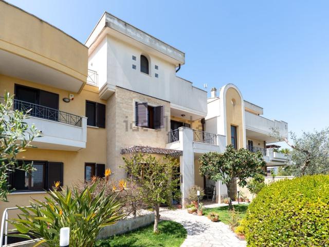 Case e ville in vendita di 500 m² in Via Piero Della Francesca, 92