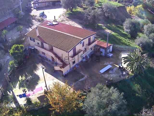 Case e ville in vendita di 500 m² in Via Roma