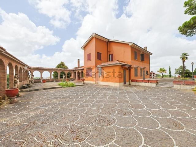 Case e ville in vendita di 500 m² in Via Tenutella, 84